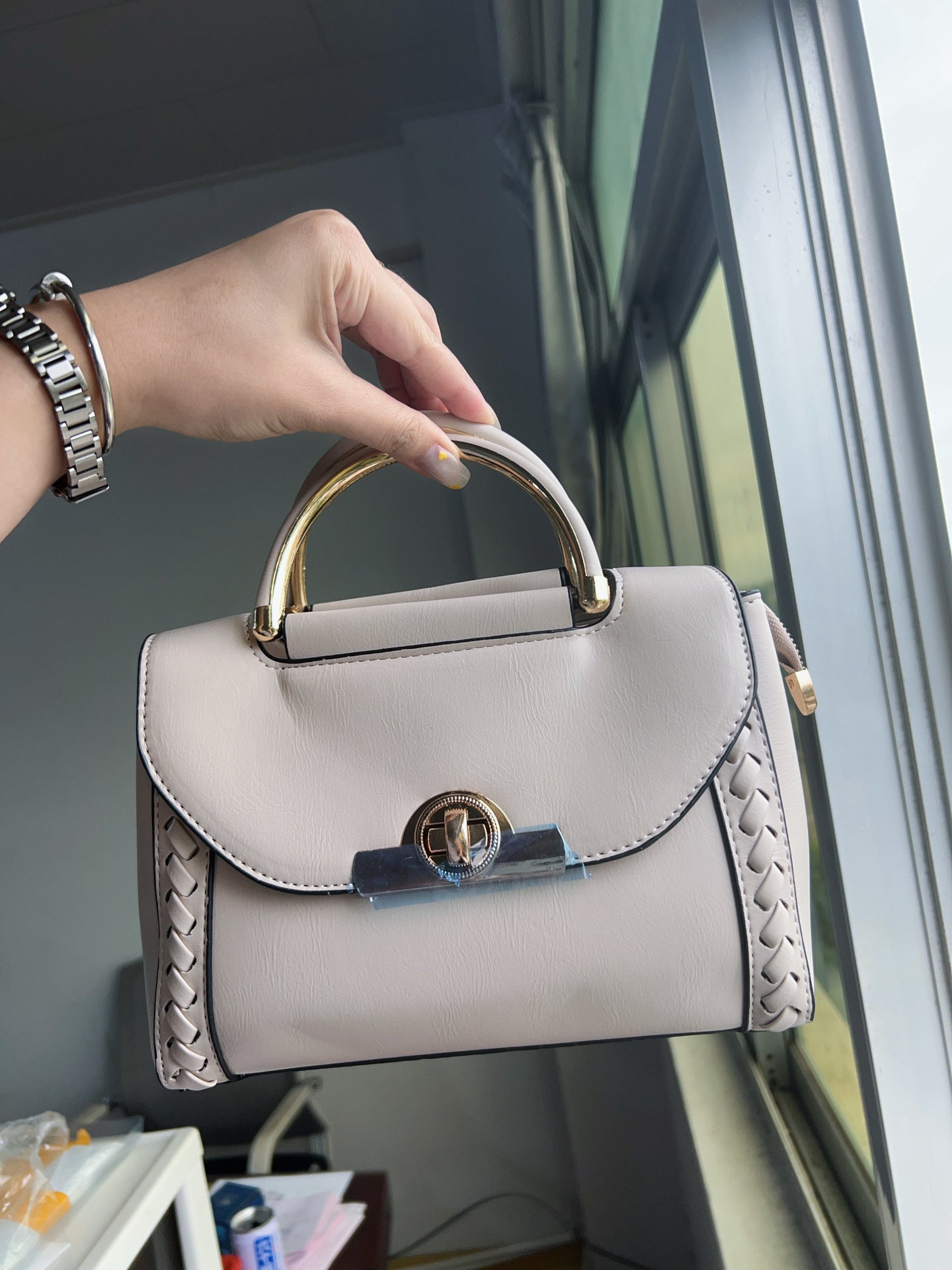 [Women's bags] Woven handbags 2025 new fashion lock small square bag shoulder messenger bag